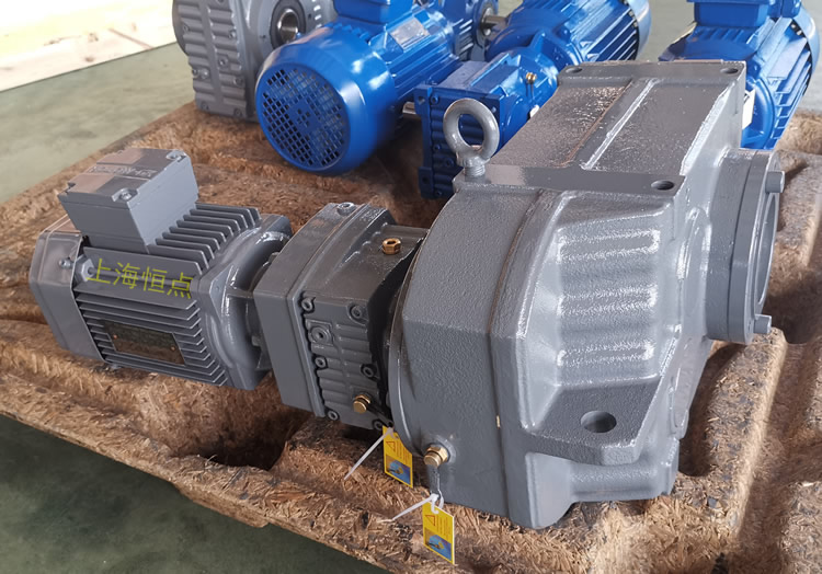  FAZ77R37雙級減速機，通孔+小法蘭輸出，實物圖如下