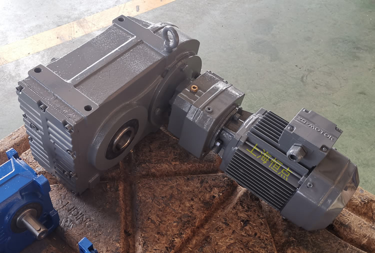  FAZ77R37雙級減速機，通孔+小法蘭輸出，實物圖